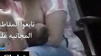 xnxx تحرش بجارته وهي مرضعة وصدرها طالع xlxx