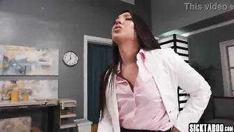 سكس شيميل ميلفايه تروح للدكتوره علشان تكشف وتتفاجئ ان الممرضه شيميل وتنكها - xlxx
