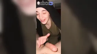 xlxx - سكس عراقية محجبه تمص زبر لحبيبها و هو يصورها