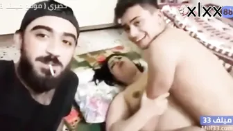 xlxx - سكس دياثه صديقي بصورني و انا بفشخ زوجته نيك