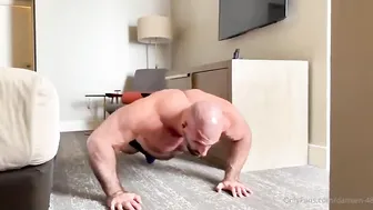 سكس فحل اصلع قوي يمتع طيز ورع عراقي xnxx gay