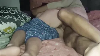 ينيك ام اولده من طيزها كبيرة ف ليل xnxx