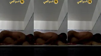 سكس مصريه كبيره فالعمر مع عيل قد عيلها راقد عليها و يفشخ كسها بعنف